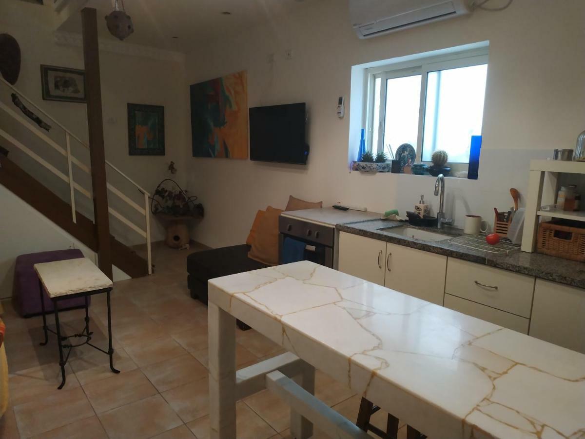 דירות חיפה Studio Apt Great Location Heart Of Downtown District מראה חיצוני תמונה